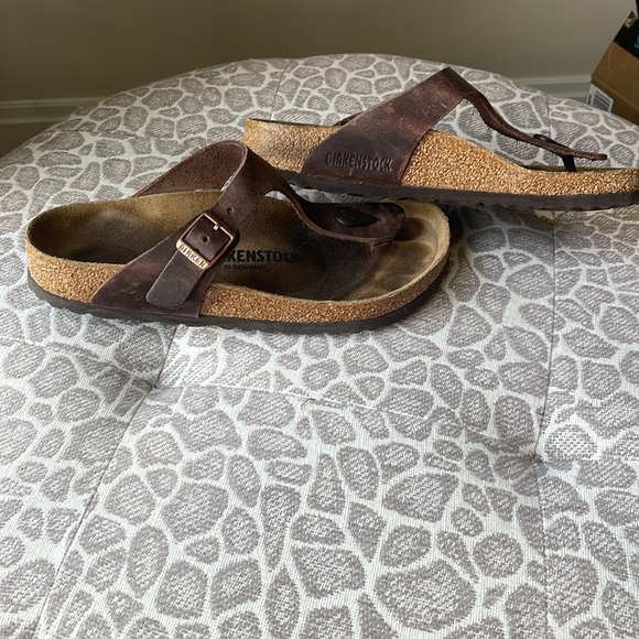 Birkenstock Brownleather size 7 flip-flops insole worn ,when wearing cannot see - Picture 4 of 5